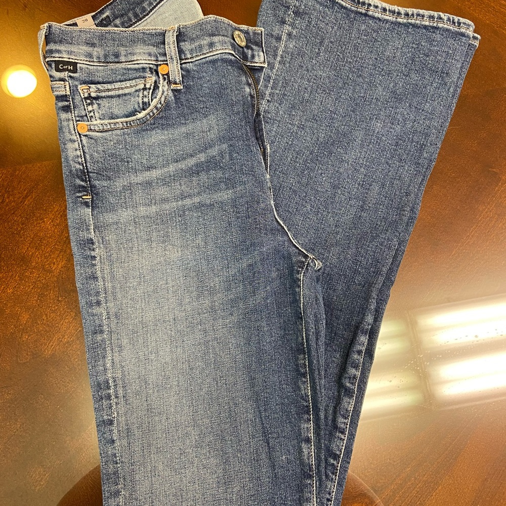 NEW WITHOUT TAGS! Citizens of Humanity slimbootcut jeans. Size 29.